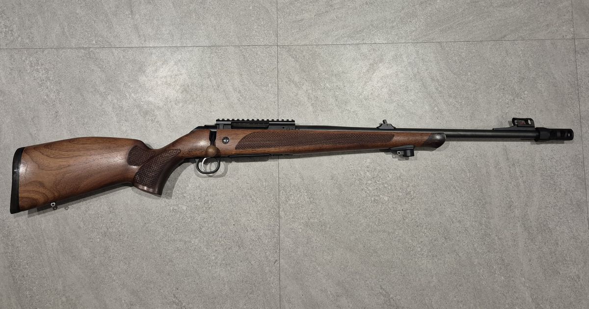 CZ600 Lux