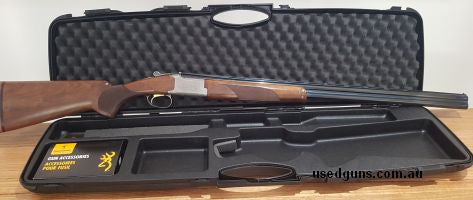 Browning 525 - 20 gauge with 30 inch barrel, 6mm width rib with invector chokes. Fitted Old English Pachmayr decelerator pad. bird game scene engraved on both s