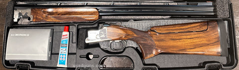 Lovely Miroku model 10 High Rib Trap, this model comes standard with grade 3 timber, 4 Briley thin wall chokes, also has adjustable comb and factory case. Gun h
