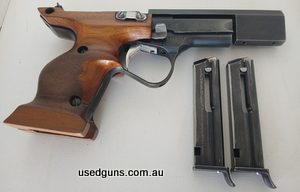 French made Unique 22LR category H rimfire handgun. Comes with 2 magazines and is in very good condition.