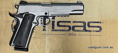 In excellent condition, this unfired ex demo pistol comes in the factory box (One hinge broken on box) with 2x 10 round magazines. The pistol has an integral pi