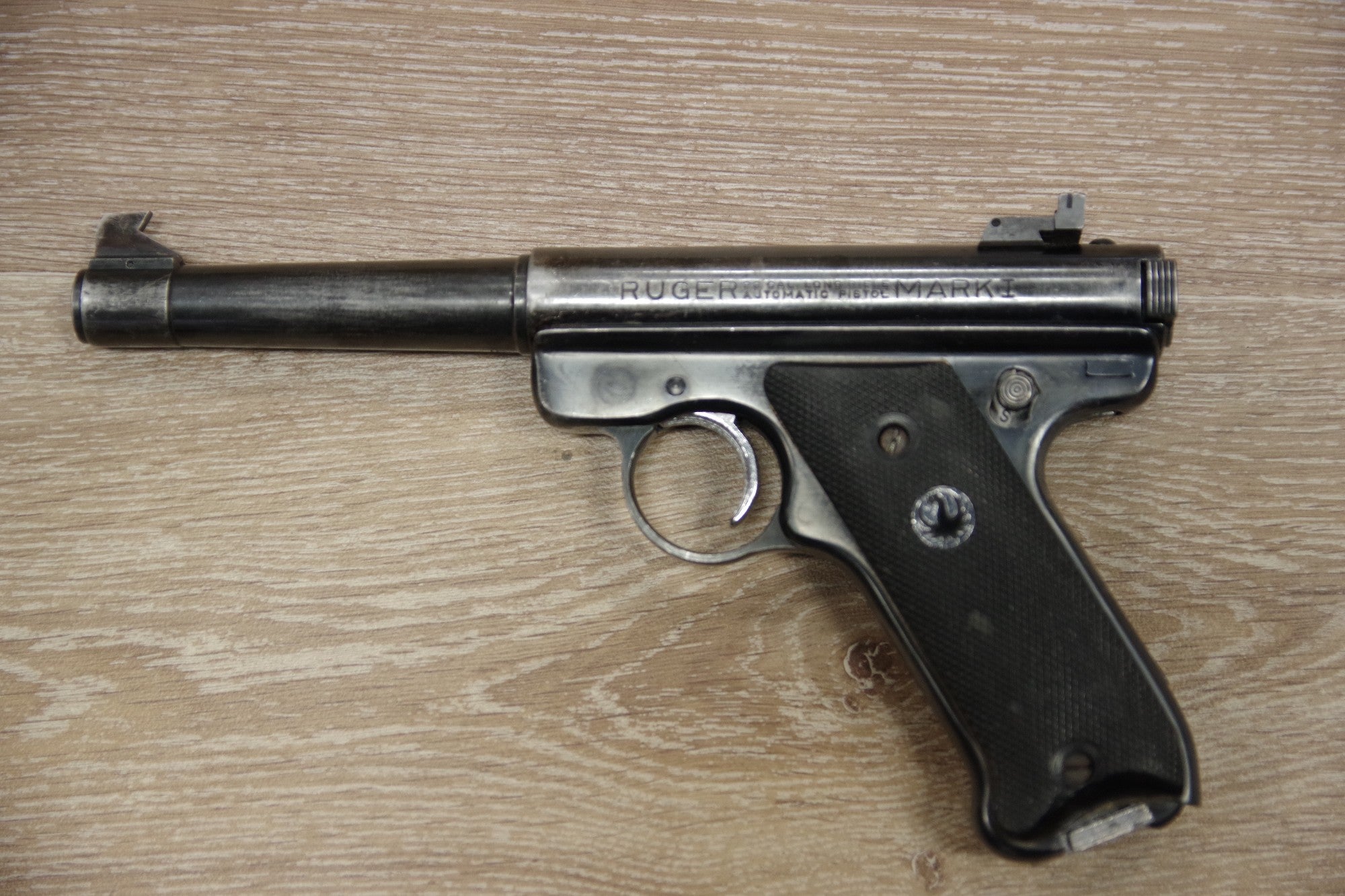 S/H RUGER MARK I TARGET SEMI AUTO PISTOL .22LR (FP268)