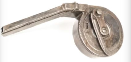 IMPERIAL GERMAN WWI 2ND PATTERN SNAIL DRUM: 32 round mag for the P.08 Artillery Luger pistol; blacked military finish to drum, thinning black finish to the feed
