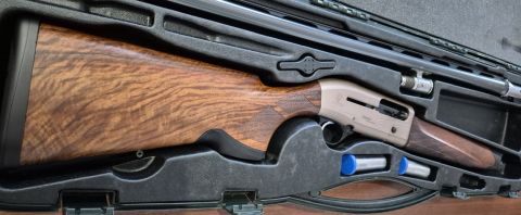 A400 Explor with beautiful timber has had very little use. Comes cased with 3 chokes Serious buyer only please