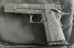 With case papers & 4 Lee dies