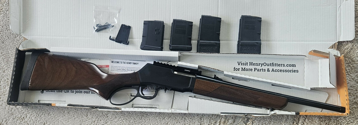 New current model Henry supreme 300 Blackout, only fired about 20 rounds, fitted with pic rail and trigger adjusted from new, comes with 2 x 15 round mags and 2