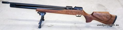 HARDLY USED, NICE FIGURED WALNUT STOCK. TWO MAGS PLUS SINGLE MAG. 3 TINS HADES 26.54GRN.3&HALF TINS JSB 25.39GRN 1PART TIN 33.95GRN HARD CASE AS SUPPLIED. PRICE