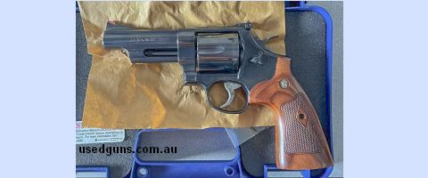 Smith and Wesson model 29 4‚Äö√Ñ√π. .44 magnum Very low use located in Geelong. SMS preferred