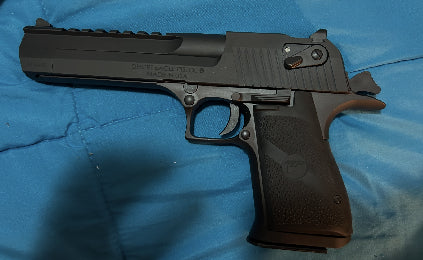 Magnum research desert eagle 44mag. Comes cased with 5 mags. Price includes postage.