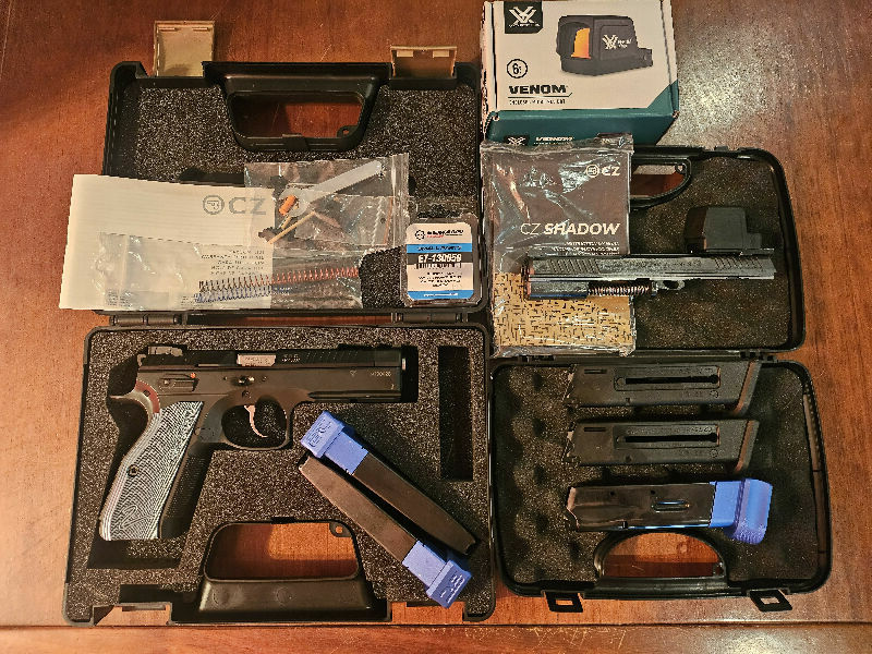 Cz 9mm pistol with 22cal convertion kit,fired less than 50 rounds excellent cond,comes with all eccessaries 3 mags for 9mm,2 mags for 22,also comes with ISPC se