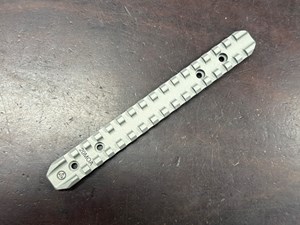 LITHGOW
LA102 CROSSOVER
20 MOA
PIC RAIL
SILVER FINISH
ORIGINAL
TWO ONLY

AS NEW $95 EACH