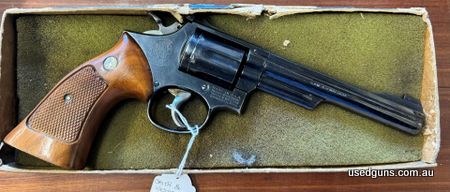 Smith & Wesson 19-3 357 magnum revolver. Is in very good condition. Comes with its original box.