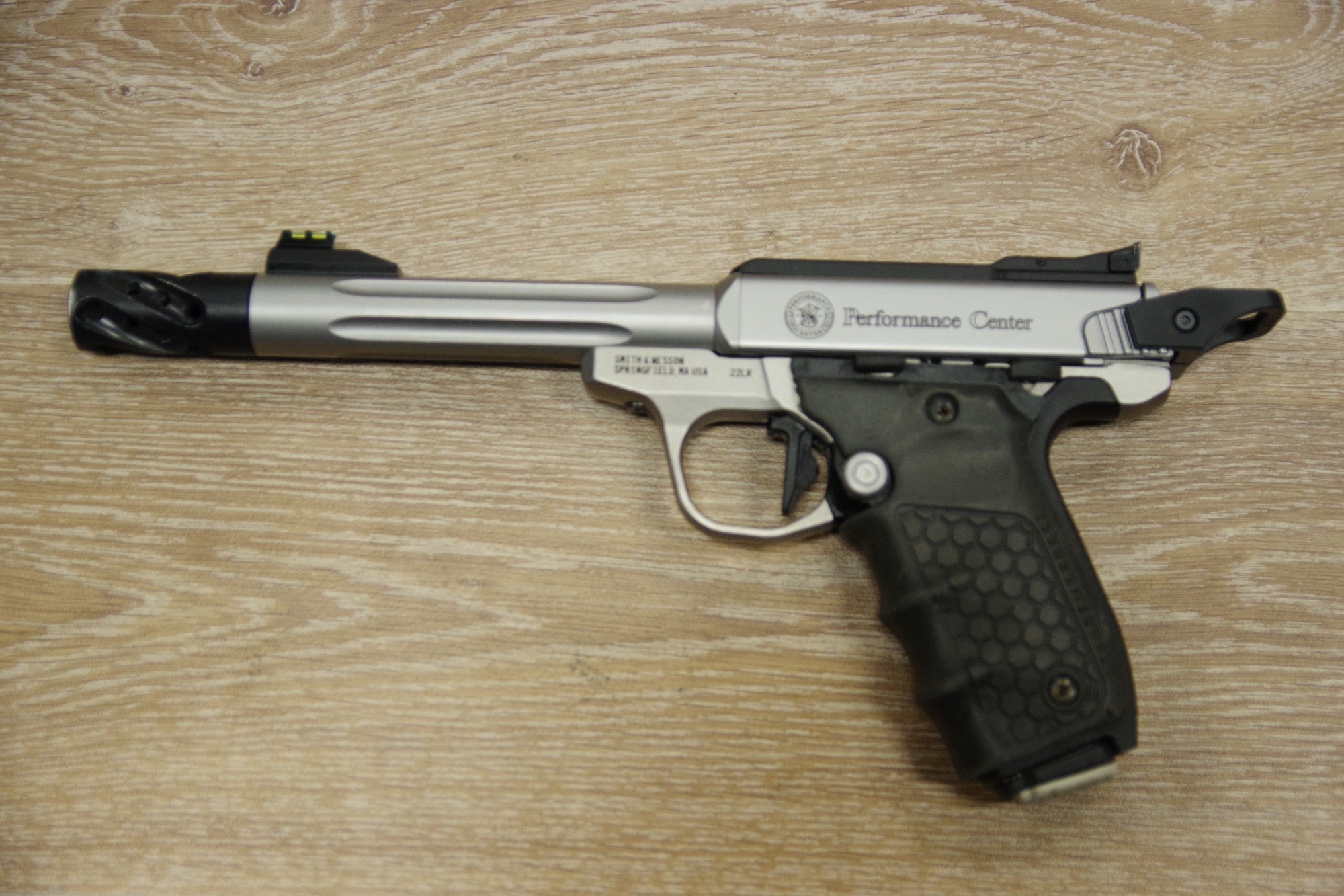 S/H SMITH & WESSON SW22 PC SEMI AUTO PISTOL .22LR (FW498)