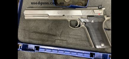 Like new , fired very few rounds, 2 mags, original box