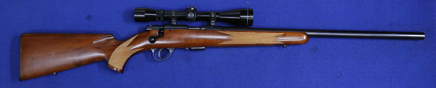 Anschutz 1717 timber stock, blue varmint barrel. 17HMR, detachable 5 shot magazine, Leupold VX1 4-12x40, minor ding on stock