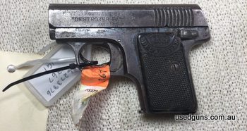 Some minor marks and patina consistent with age and use, but otherwise functioning well.