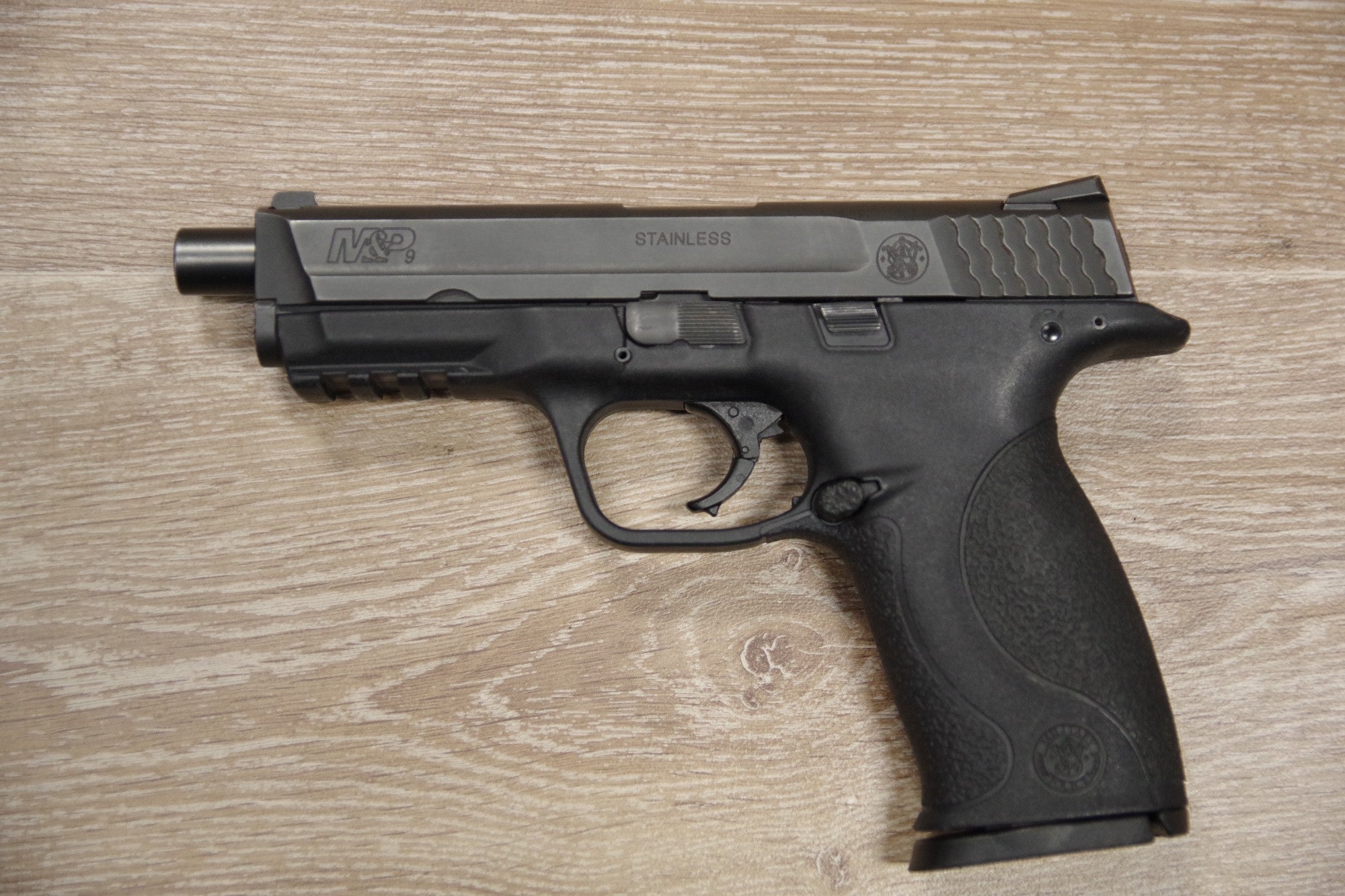 S/H SMITH & WESSON M&P9 SEMI AUTO PISTOL 9MM (FX994)