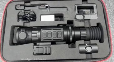 Unit is basically brand new, never even been on a rifle. 388 resolution Comes with everything pictured