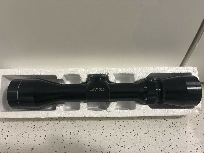 Leopold vari x 2.5 to 8  handgun scope never been on a gun excellent condition