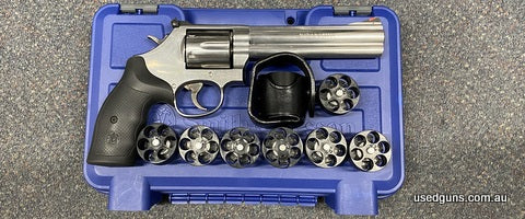 Excellent condition Smith & Wesson 686 in 357 Mag. Comes cased with 7 speedloaders and a holster. Crisp hammer and trigger. 6 inch barrel. $30 freight to your d