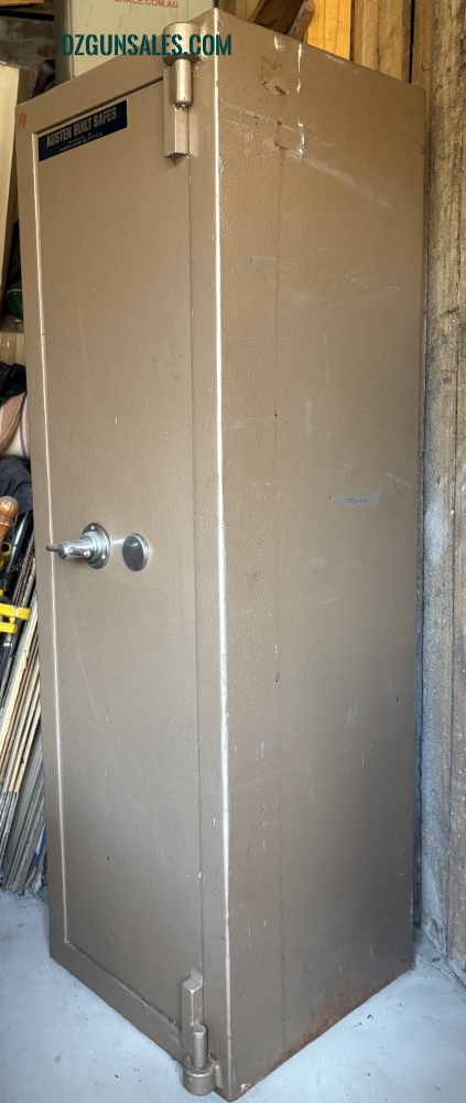 Large Austen built safe, approx. 1500 x 475 x 460