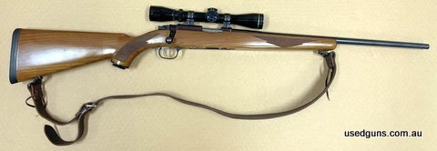 Very good condition Ruger model M77/22 chambered in 22 WMR. Features a 20 inch sporter blued barrel, 10 round rotary magazine, Leupold Varix 2-7x32 scope. The b