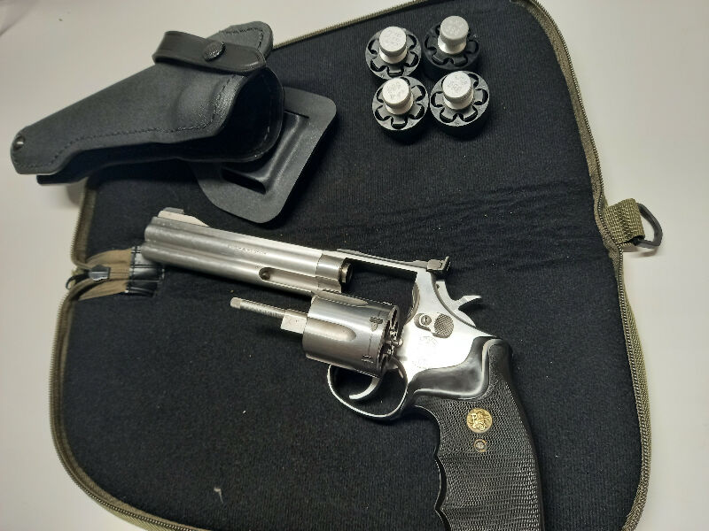 S&W 686 6 inch.