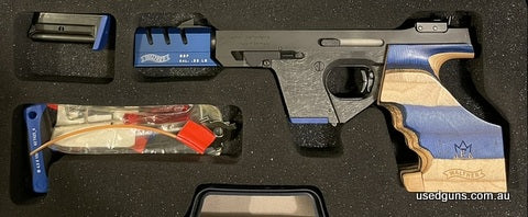 Medium grips. Comes with all Walther acc. Minor wear marks (Pics on request).