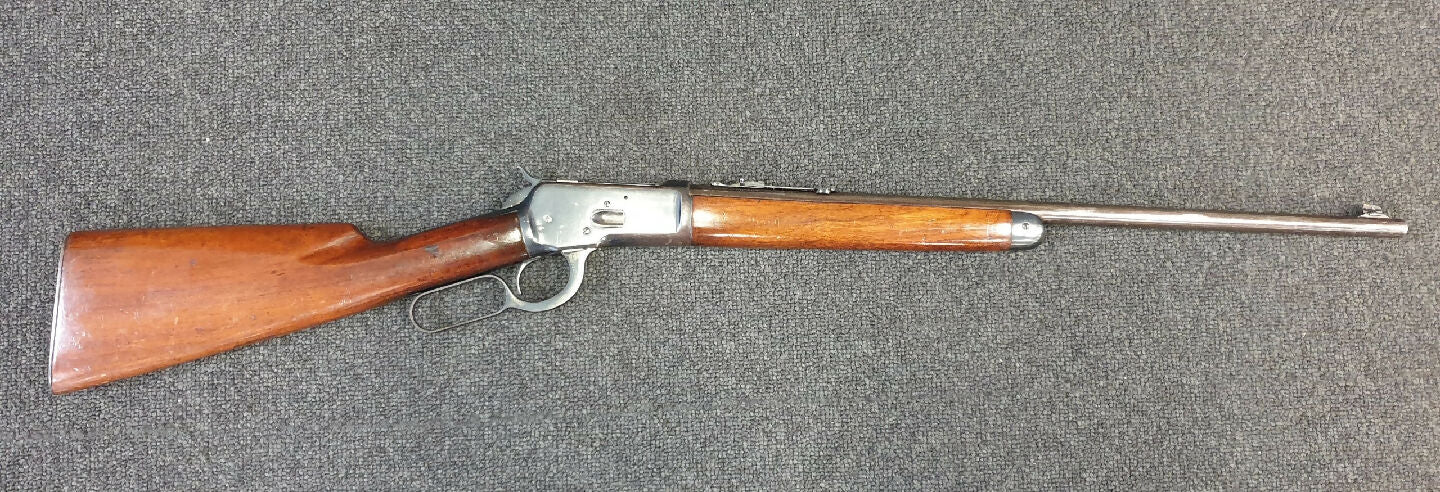 Winchester Model 53 Lever action - cambered in 25-20 WCF calibre. In very good original condition. Action solid and wooden stock is in great condition. Great ri