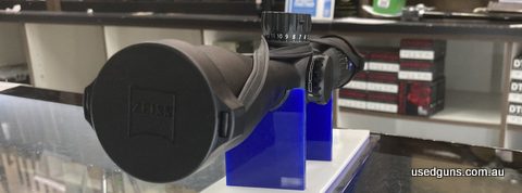 Great Japanese made Zeiss Conquest V4 4-16x44 Ballistic Turret scope. With parallax adjustments and topped with a fine ballistic turret this scope is a perfect 