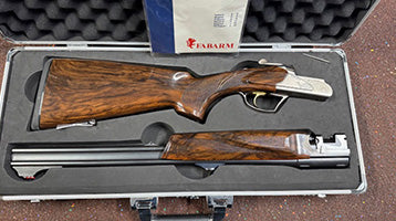 In immaculate condition, cased in its original case and box, includes two snap caps- instruction manuals included.Postage to nominated dealer included apart fro