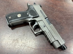 SIG SAUER
P226 LEGION
9MM
10 SHOT
127MM THREADED BARREL
SIG LITE NIGHT SIGHTS
FACTORY GREY FINISH
#47A179747

EXC+ $1390
