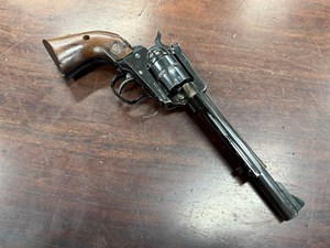 RUGER
SINGLE SIX
22LR
6 SHOT
6.5 INCH BARREL
ADJUSTABLE REAR SIGHT
BLUED FINISH
ORIGINAL TIMBER GRIPS
#87-34405

VGC $390