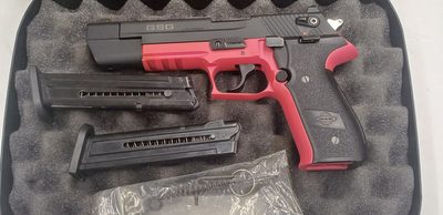 Comes with the manual as well, it's just behind the foam. Deson't look like it's done much work. Free postage to gun shops (sorry, no WA)