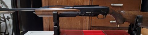 Great pump gun, smooth cycle and very well balanced. No scope but comes with base. Some light wear marks but no dints or deep scathes. Surplus to needs so time 