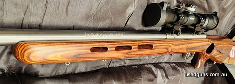 This Savage Mk2 .22LR rifle is in beautiful condition and includes the Redfield Battlezone 3-9x42mm TAC MOA scope (which has elevation drop and windage turrets)