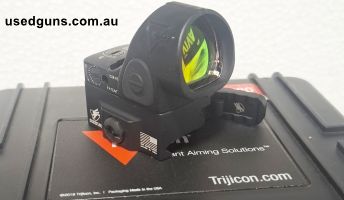 Excellent condition SRO 5moa red dot comes with american defence qd base plus original base and original box and paper work. standard post included