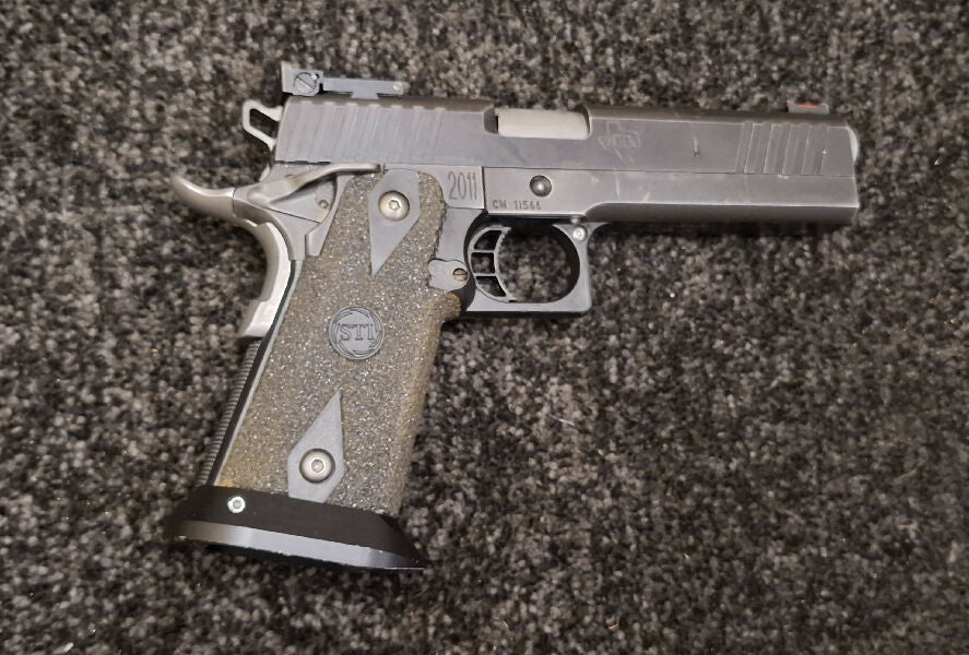 Sti edge 9mm very accurate nice trigger. 2 magazines