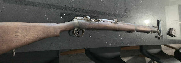 Lithgow 303. No1 MK111 1943. In really good usable condition. All matching numbers. Comes with a bayonet If it's a local buyer it can come with original world w