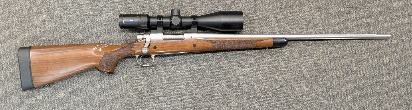 A Remington 700 CDL Stainless in 308 Win in very good condition. This rifle has a fluted barrel and comes fitted with a Zeiss Conquest V4 3-12x56 scope in Talle