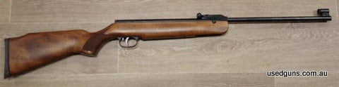 A very clean & well looked after air rifle. Hardly a mark on the stock or barrel. Buyer To Pay Postage. Shop Tag: EN449