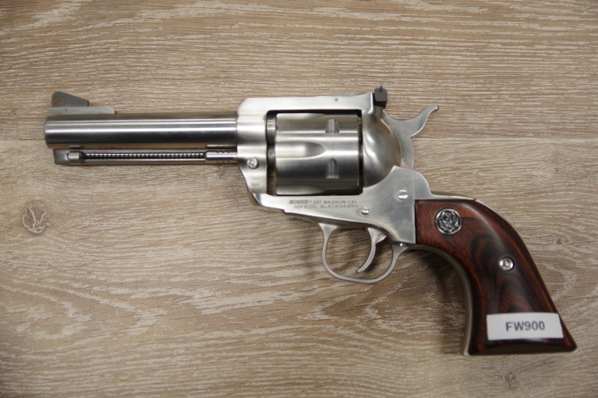 S/H RUGER NEW MODEL BLACKHAWK REVOLVER PISTOL 357 MAGNUM (FW900)