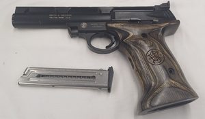 Has a few scratches around the muzzle and under barrel but otherwise good. only comes with what you see in the picture. 1 magazine. Price includes postage to yo