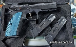 In good condition, has only had 200 rounds through it, comes with 2 spare mags. Postage charges extra.