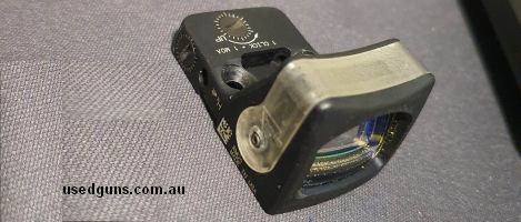 Trijicon dual illumination RMR (organe dot). I got this with a gun I bought and it turns out I prefer iron sights. I couldn't speak or how many rounds it has se