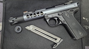 Ruger Mark IV Lite competition upgraded front and rear sights to HIVIZ sights comes with 2 mags and thread protector VIC 3978