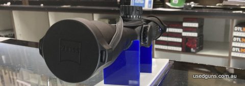Great Japanese made Zeiss Conquest V4 4-16x44 Ballistic Turret scope. With parallax adjustments and topped with a fine ballistic turret this scope is a perfect 