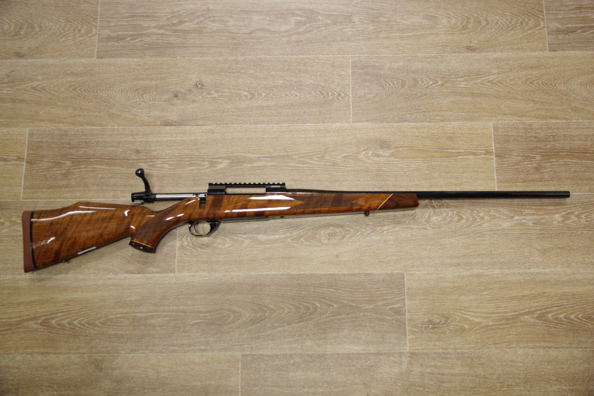 S/H WEATHERBY VANGUARD DELUXE BOLT ACTION RIFLE 30-06 (FW048)