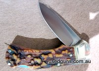 Vintage Puma folder 4 star 745 Serial 1972 on its own. Thick antler stag handle. Overall length 6.7 inches. Lock blade 2.75 inches. In excellent unused conditio