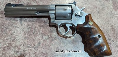 Ever popular 686. Nice grips. plus post. Offers considered